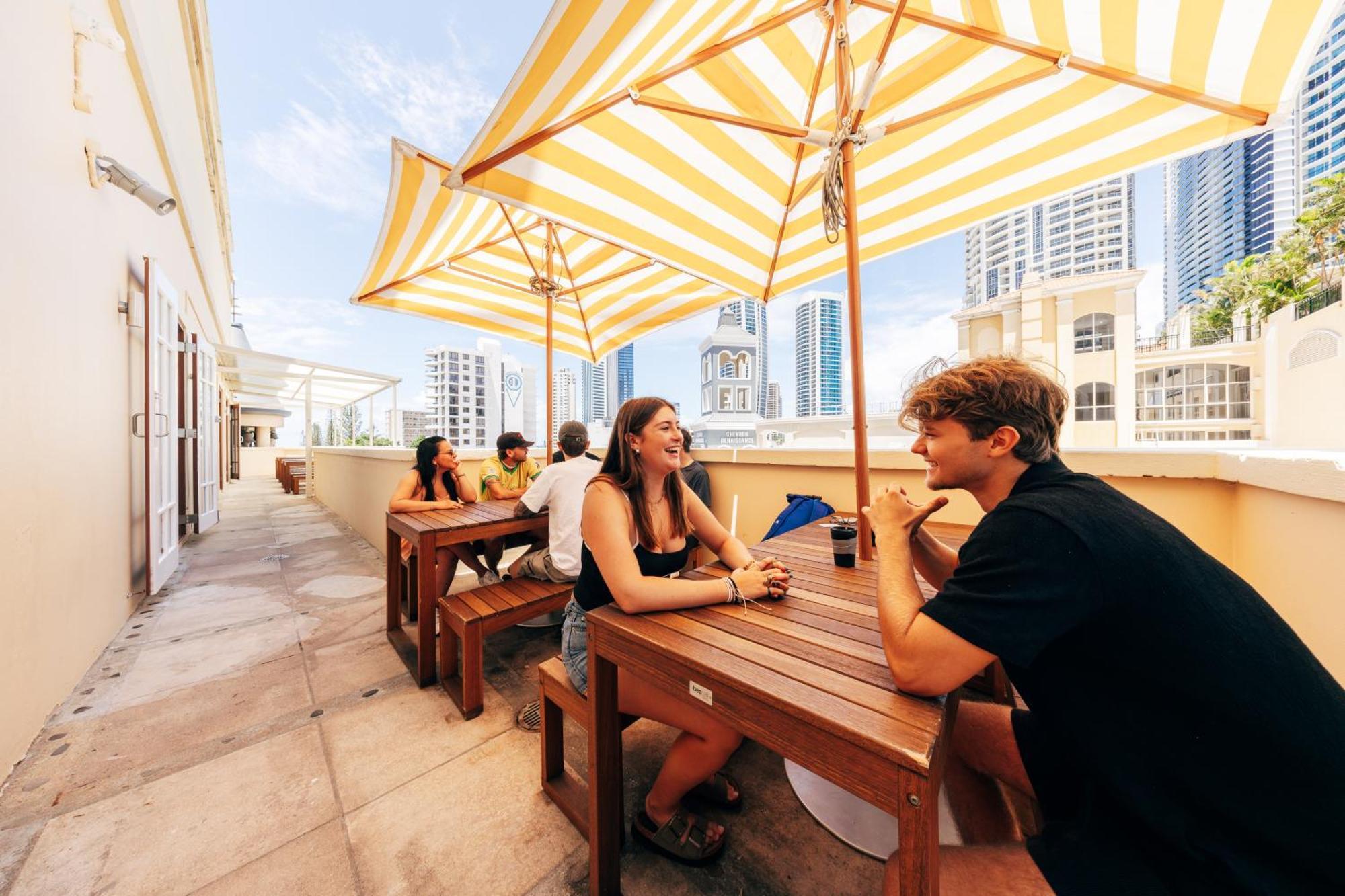 Maze Backpackers - Gold Coast Hostel Εξωτερικό φωτογραφία
