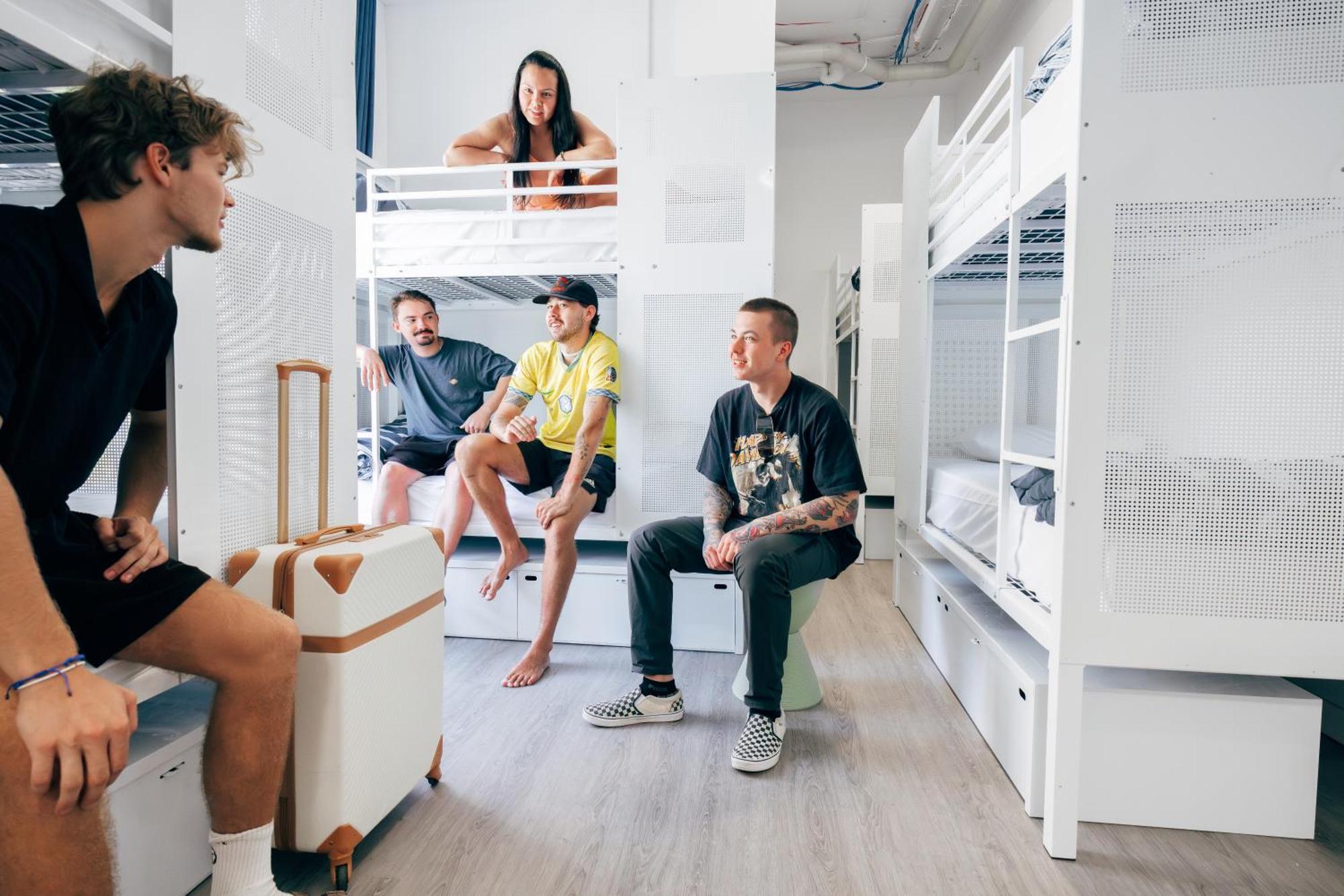Maze Backpackers - Gold Coast Hostel Εξωτερικό φωτογραφία