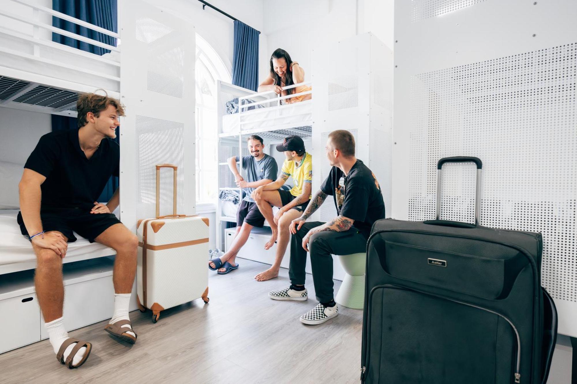 Maze Backpackers - Gold Coast Hostel Εξωτερικό φωτογραφία